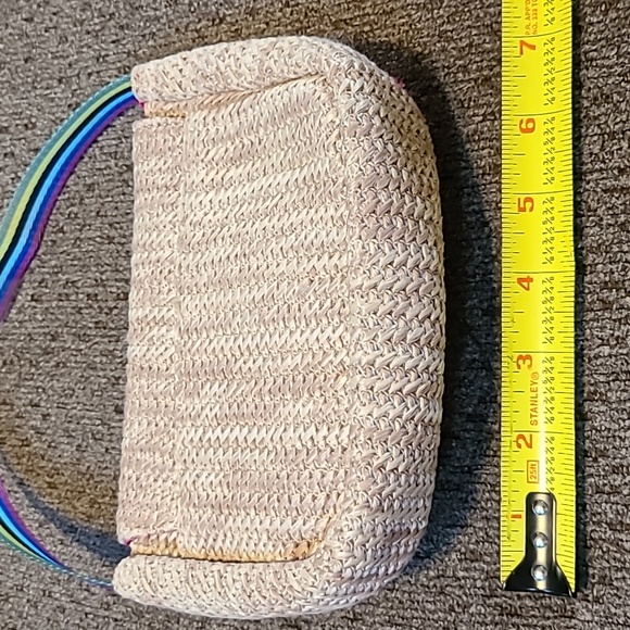 SMALL CUTE STRAW HAND BAG WITH COLORFUL POM POM - Picture 9 of 12